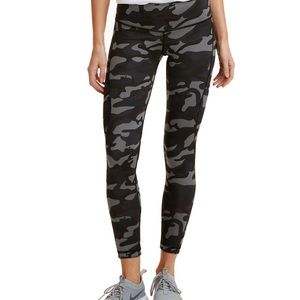 Vineyard Vines Performance Camouflage Reversible Leggings